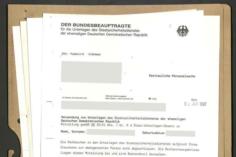 gedrucktes Schreiben mit Briefkopf des Bundesbeauftragten für die Stasi-Unterlagen und schwarzem Bundesadler, persönliche Angaben des Adressaten wurden anonymisiert