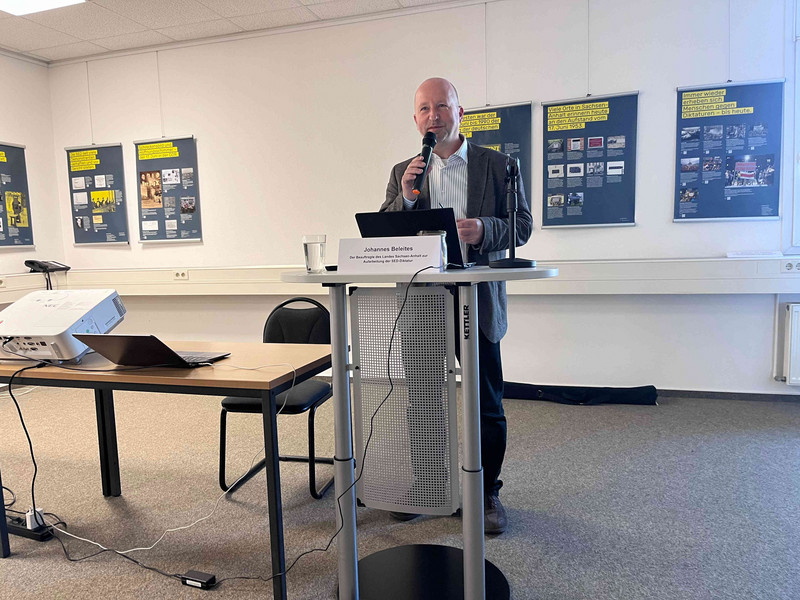 Johannes Beleites (Beauftragter des Landes Sachsen-Anhalt zur Aufarbeitung der SED-Diktatur) während seines Vortrags