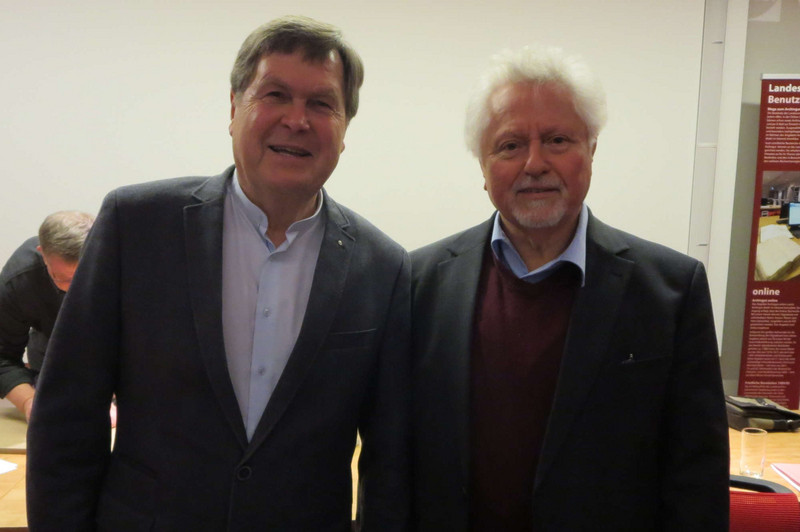 Dr. Willi Polte, Oberbürgermeister a. D., und Dieter Steinecke, Landtagspräsident a. D., im Anschluss an die Gesprächsrunde