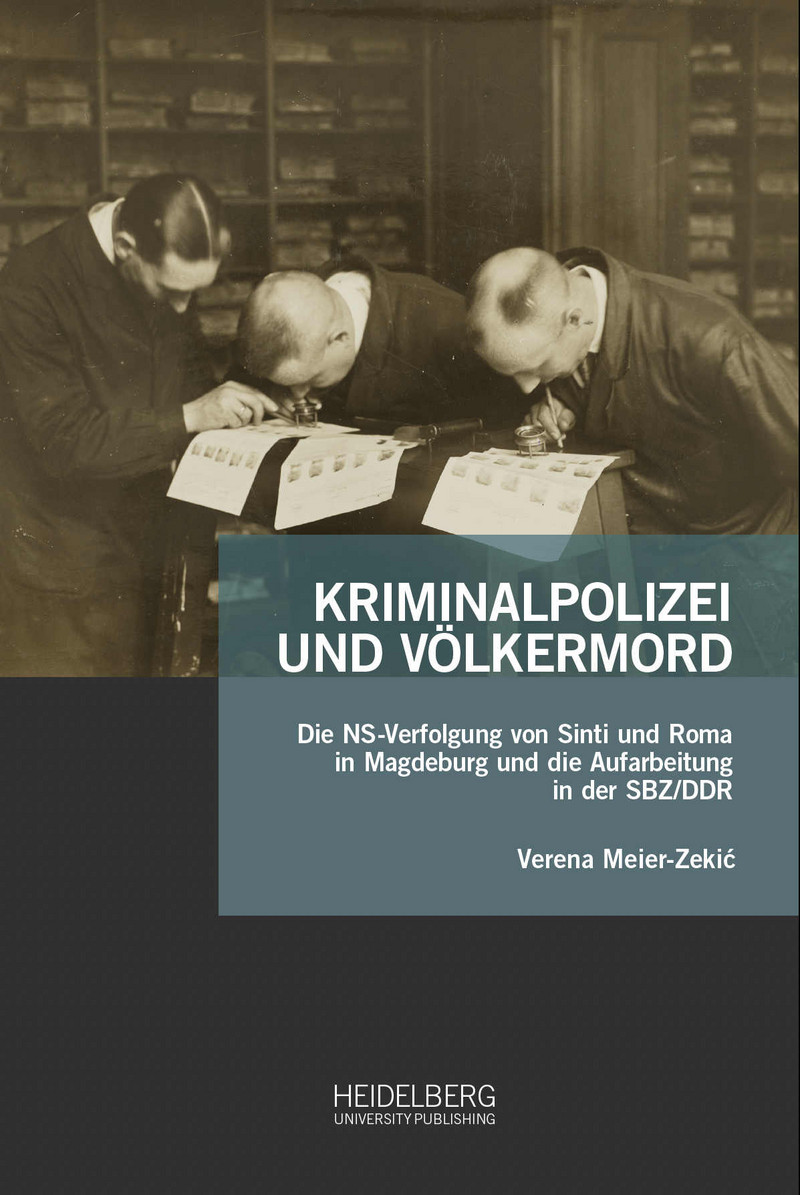 Buchcover der Dissertation von Verena Meier-Zekić, darauf ein zeitgenössisches Foto mit drei Kriminalpolizisten, die Bögen mit Fingerabdrücke untersuchen